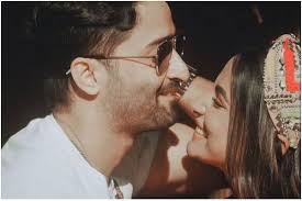 Baarish ban jaana mp3 song sung by payal dev, stebin ben, listen or download in 320 kbps original soundtrack always from pagalfree, featuring shaheer sheikh, . Baarish Song Hina Khan Shaheer Sheikh Intense Romance Impresses Fans In The Monsoon Track Of The Year