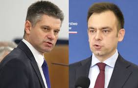 Szok! Człowiek z aktem oskarżenia ministrem. Kapica wrócił do resortu  Domańskiego. Został łącznikiem KAS i radcą ambasady w Londynie  https://wpolityce.pl/polityka/738720-szok-czlowiek-z-zarzutami-zostaje-ministrem-kapica-w-grze