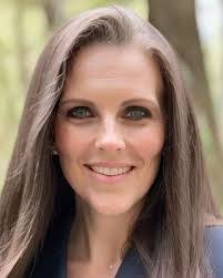 Deanne Murray's Instagram, Twitter & Facebook