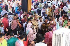Ia merupakan masa yang boleh memberi peluang kepada warga ptar untuk. Galeri Anugerah Perkhidmatan Cemerlang Category Majlis Sambutan Hari Raya Aidilfitri Kementerian Komunikasi Dan Multimedia Kkmm Di Dataran Gemilang Putrajaya Pada 28 Jun 2018 Image Majlis Sambutan Hari Raya Aidilfitri Kementerian