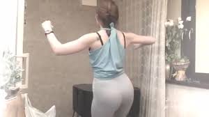 Сучка настя ивлеева трясет сочной жопой  твои блогерши