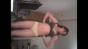 艺校极品身材粉嫩大奶子露脸妹子家中脱衣形体展示自拍完整