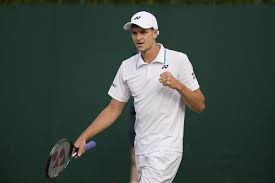 Polski tenisista wygrał na korcie wimbledonu z rogerem federerem i awansował do półfinału wielkiego szlema! Fenomenalny Powrot Huberta Hurkacza Na Kort Miedwiediew Zdemolowany Polak Melduje Sie W Cwiercfinale Wimbledonu Super Express