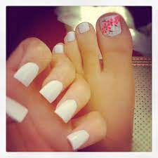 This lady has worked a grey matte across all nails except the middle, which is a lovely bright pink. Pin By Lindsey Johnson On Everything Toe Nail Designs Fashion Nails Matte Nails Design