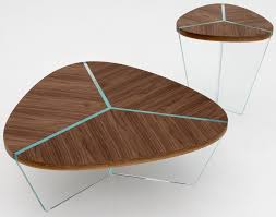 Einige couchtische aus holz haben eine zweite ebene unter der tischplatte, eingebaute fächer oder schubläden. Couch Und Beistelltisch Dreieckig Abgerundete Ecken Gestell Aus Extra Hellem Glas Glas 15 Mm Stark Tischplatte Furn Couchtisch Wohnzimmertische Beistelltische