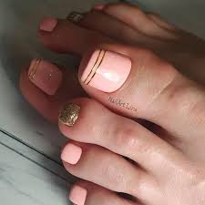 Black And Gold Glitter Toe Nails Beautiful Toe Nail Art Ideas To Try Naildesignsjournal Com In 2020 Glitter Toe Nails Summer Toe Nails Gold Nail Designs