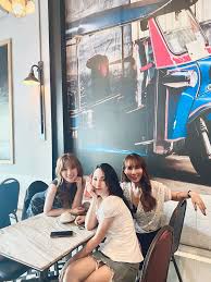 Đây là một trong những nhóm nhạc nữ lâu đời nhất việt nam. Thu Thá»§y Há»™i Ngá»™ Hai Thanh Vien May Tráº¯ng Ai CÅ©ng Co Nhan Sáº¯c Khong Tuá»•i