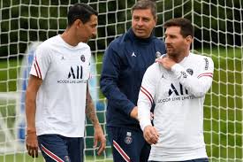 In a dramatic moment amid reports of a gunman, armed police escorted a group of boys to the victoria station floor. Cf Vtbwr3o Ejm