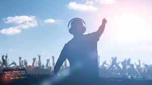 Festivals have been set up everywhere from the beach to the mountains and every genre you've heard of and more are all represented. Alle Elektro Festivals 2020 In Deutschland Auf Einen Blick Mannersache