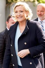 Marine le pen a fait le strict minimum sur le mariage gay. Qui Ont Ete Les Homme De La Vie De Marine Le Pen