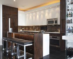 Uzun süredir hayatımızda bulunan askı aparatları hala nasıl tercih edilmesi gerektiği bilinmediği için bazı evlere henüz girmemiş durumda. Tv Nin Duvardaki Yeri Icin Kurallar Televizyonu Hangi Yukseklikte Duvara Asarim