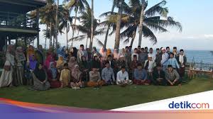 Check spelling or type a new query. Keluarga Besar Ponpes Al Falah Ploso Nikmati Destinasi Wisata Banyuwangi