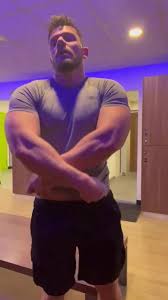 Locker room Muscle & Cock flash - ThisVid.com