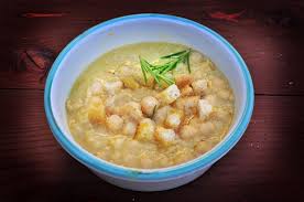 1,2 kg di baccalà bagnato, 1 kg di ceci ammollati, una cipolla, due carote, una costola di sedano, tre spicchi d'aglio. La Tradizione Del Baccala Si Sposa Con I Ceci Rachel Roddy Internazionale