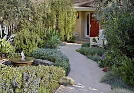Dos And Don Ts Of Front Yard Landscape Front Garden Landscape Front Yard Landscaping Front Yard Landscaping Design
