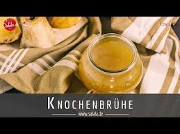 Urtumliche Knochenbruhe Selbst Kochen Ohne Zusatzstoffe Aber Mit Viel Power Geschmack Und Heilkraften Das Gebrau Knochenbruhe Rezept Knochenbruhe Superfood