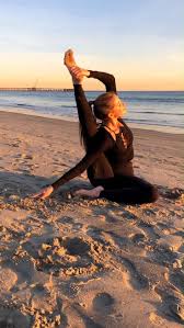 30 Day Split Guide Yoga Ky Beach Yoga Yoga Flow Yoga Videos