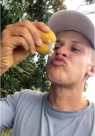 Bom não menino só o mel 🍯##frutas##viral