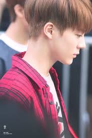 This special type of hair allows for some very cool korean men hairstyles that only asian men can. Pin Oleh Jan Di Haircut Gaya Rambut Korea Rambut Pria Gaya Rambut Pria