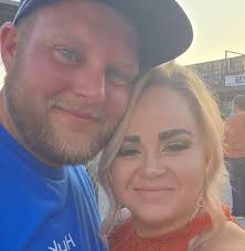 Who does UV lash extensions in Derby, KS?