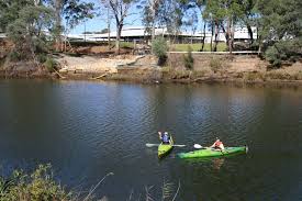 Georges river council's christmas message: Sharyn And Phil Kayak In The Georges River Abc News Australian Broadcasting Corporation