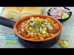 One Of The Most Famous Of Maharashtrian Recipes Misal Is A Scrumptious Cocktail Of S Breakfast Recipes Indian Misal Pav Recipes Indian Food Recipes Vegetarian