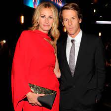 The actress, 52, shared a casual shot of her kissing moder, 51, on. How Danny Moder Changed Julia Roberts Life The Moment They Met E Online