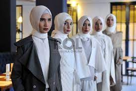 Birthday party tema hitam putih google search hitam. 30 Trend Terbaru Baju Dinner Tema Hitam Putih Lamaz Morradean