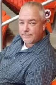 Robin Tharp's Instagram, Twitter & Facebook