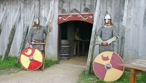Indledningsvist blev det sagt, at ordet viking har haft to liv i hverdagssprog. Vikinger Danhostel Ribe