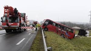 Les routes de l'impossible est une série documentaire française produite par tony comiti productions, carrere group et france télévisions. Dramatique Accident De Bus Sur La Route De La Mort En France 4 Morts Trois Blesses En Urgence Absolue Rtl Info