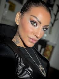 Ritratto di fantasia a pastello secco in progressione #pastel #paint  #painting