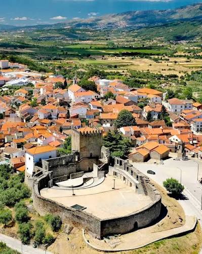 Em que distrito de Portugal se localiza Belmonte?