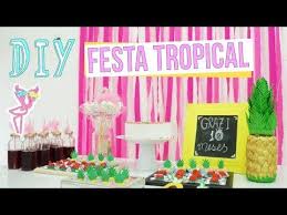 Festa Tropical 110 Ideias E Tutoriais Cheios De Alegria E Cores Festa Tropical Festa Decoracoes Para Festas Tropicais
