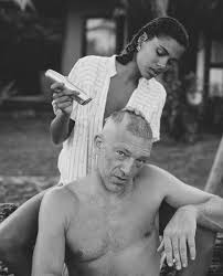 Sie haben zwei töchter, die am 12. Tinakunakey Vincentcassel Vincent Cassel Tina Kunakey Photo