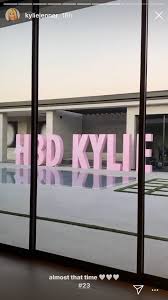 Кайли — дочь кейтлин дженнер и светской львицы крис дженнер. Inside Kylie Jenner S 23rd Birthday Celebrations
