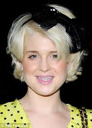 Now she has revealed her secret. Kelly Osbourne Furiously Denies She Had Plastic Surgery To Achieve New Svelte Look Daily Mail Online
