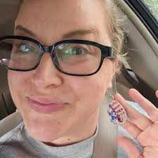 Rayas rojas de doble cara de 8" x 10" con respaldo de corcho y estrellas  GRUNGE sobre cuero azul. Grosor de 5.5 oz/2.2 mm. PeggySueAlso™ E5610-490. 