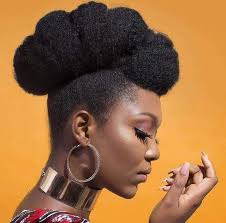 Vous avez envie d'une coiffure de mariage simple ? Coiffure De Mariage Cheevux Afro Naturels Coiffure De Mariage Cheveux Crepus Coiffure Evenement Cheveux Crepus