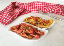 Queste caratteristiche le rendono un ingrediente ideale per molti sughi, o per insaporire dei secondi di pesce alla piastra, al. Peperoni Al Forno Con Olive Di Gaeta E Pomodorini A Tavola Con Lia