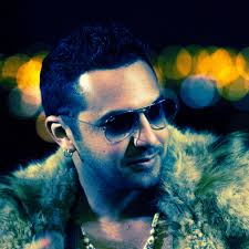 Roland 's V-STAGE is the ultimate player's instrument, elevating the  all-in-one gigging keyboard to another dimension of creative control.  Fusing Roland's premium sound technologies with a fluid, purpose-built  workflow, it delivers the