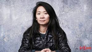 《夢想之地》係少有由韓國導演編劇兼執導嘅美國片，最大亮點係戲骨尹汝貞同 walking dead 靚仔 steven yeun，淨係睇尹汝貞已經值回票價，唔識佢？! çº¢æ˜Ÿå¿«è¯„ èµµå©· å¥¹ä¹¦å†™äº†ä¸€ä¸ªä¼ å¥‡ ä¾ä¹‹åœ°
