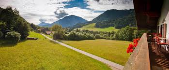 Völlig ruhige lage am sonnigen südhang mit freiem bergblick inmitten von wiesen und wäldern. Haus Daniel Am Hasslberg Ruhpolding