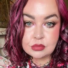 Lisa Goodrum's Instagram, Twitter & Facebook