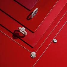 Cartier Official No Instagram Holiday Brilliance Cartierdiamonds Tap The Link In Bio To Unlock Holiday Magi Diamond Jewelry Photography Glasses Accessories