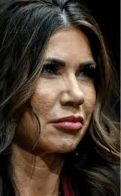 does tomi lahren have hair extensions