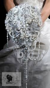 Bridal bouquet jewelry adds a touch of bling to your bridal bouquet! Gothic Bouquet Keepsake Bouquet Jewellery Bouquet Alternative Bouquet Crystal Bouquet Brooch Bouquet Bridesmaid Bouquet Bridal Bouquet Weddings Bouquets Corsages Bigfood Co Il
