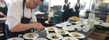 مطابخ مؤقتة ومعدات تقديم الطعام للمناسبات