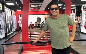 Vitória setúbal fc* nov 5, 1966 in , fernando manuel antunes mendes. Fernando Mendes Ex Jogador Do Sporting Levou Tres Oculos Graduados Em 20 Minutos Chiado Eyeglass Factory