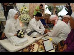 Dalam ungkapan orang melayu, yang disebut tepuk tepung tawar, menawar segala yang berbisa, menolak segala yang menganiaya, menjauhkan ketua mejelis kerapatan adat (mka) lembaga adat melayu riau, datuk seri al azhar, mengatakan tepuk tepung tawar adalah simbolik, hakekatnya. Pemahaman T2 Adat Perkahwinan Orang Melayu Buku Dong Zong Youtube